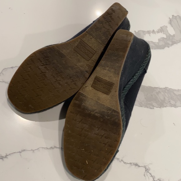 CLASSIC ✨ TOMS black wedges - Picture 3 of 4